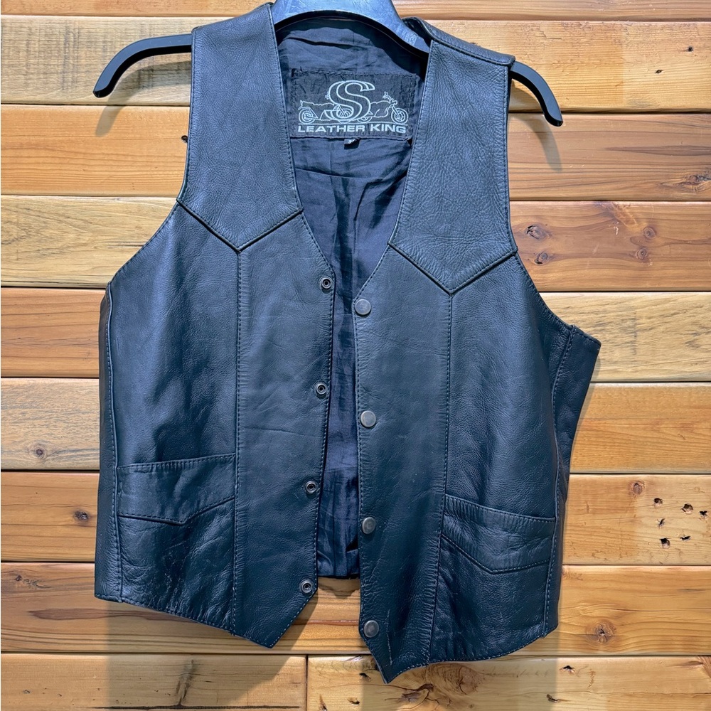 Leather king vest. Size 38.